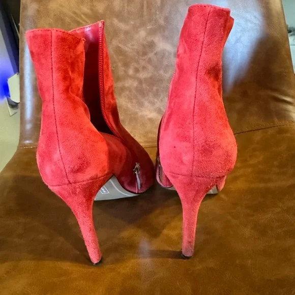 Steven By Steve Madden Red Suede Ankle Booties - Picture 6 of 7